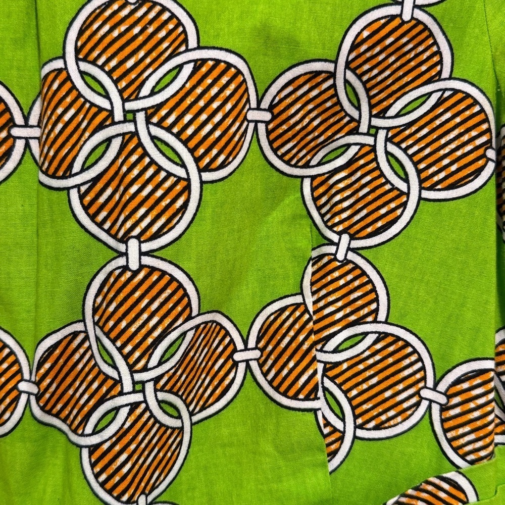 Boutique Green Retro Print Dress – Fit & Flare Mid-Length. Tag is missing. - Picture 2 of 5